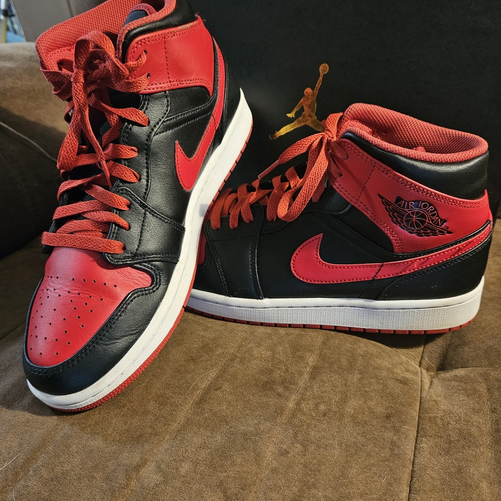 Nike Air Jordan 1 Mid Black/Fire Red-White - Picture 3 of 5